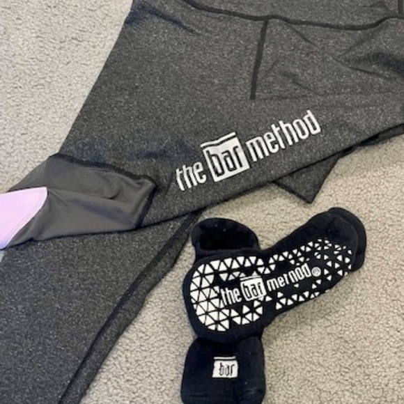 THE BAR METHOD LEGGINGS SMALL, BONUS SOCKS! - Picture 2 of 8